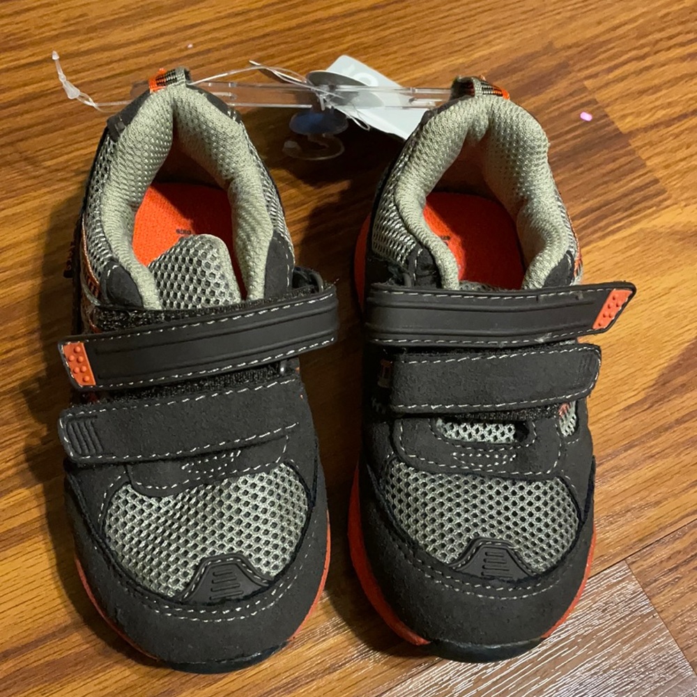 Carter’s 6 Toddler Boys Shoes NWT